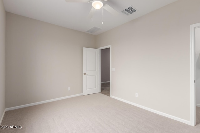 carpeted empty room featuring ceiling fan