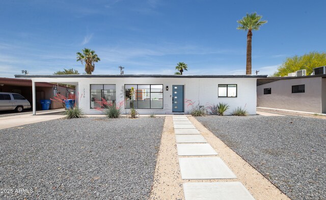 2320 E Mulberry Dr, Phoenix, AZ 85016 - view of front facade featuring a carport