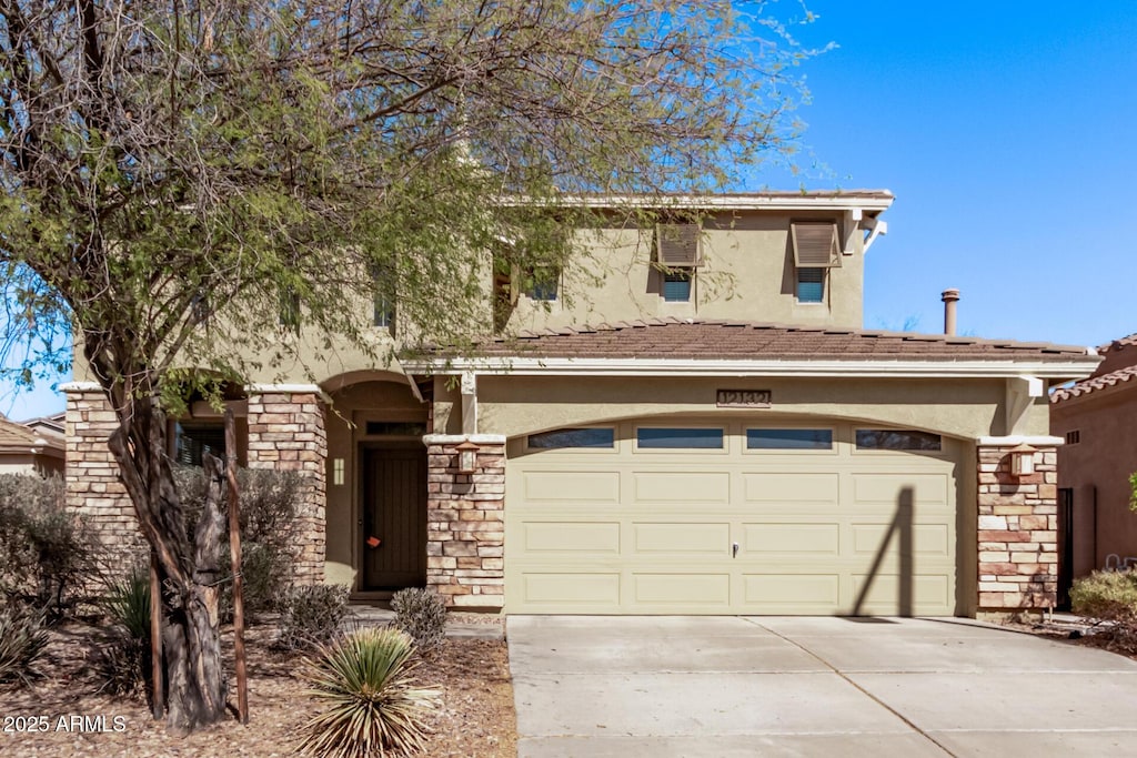 view of front facade featuring a garage