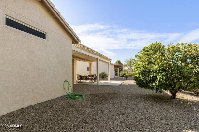 view of yard with a patio area and a pergola