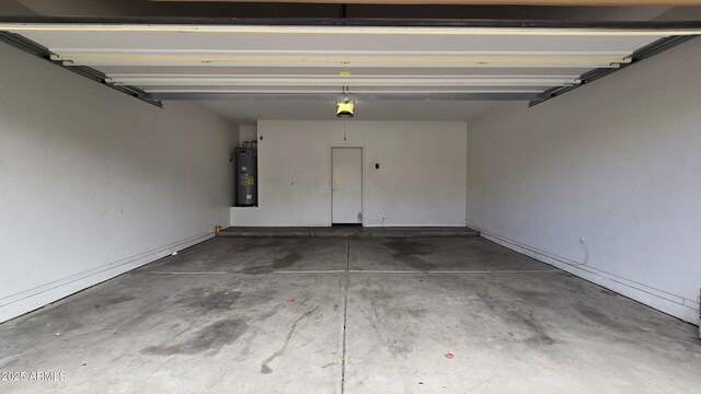 1909 N 106th Ave, Avondale, AZ 85392 - garage featuring electric water heater