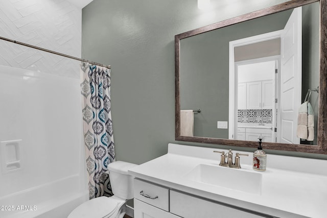 3915 N Shannon Cir, Mesa, AZ 85215 - bathroom with vanity and shower / bath combination with curtain
