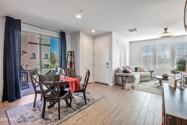 4100 S Pinelake Way Unit 149, Chandler, AZ 85249 - dining area featuring light wood finished floors and recessed lighting
