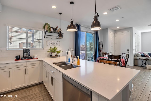 4100 S Pinelake Way Unit 149, Chandler, AZ 85249 - kitchen featuring stainless steel dishwasher, a peninsula, light countertops, recessed lighting, and open floor plan
