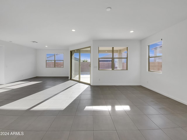 empty room featuring light tile patterned flooring