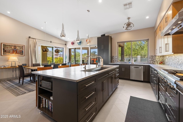 kitchen with visible vents, a sink, stainless steel appliances, backsplash, and exhaust hood