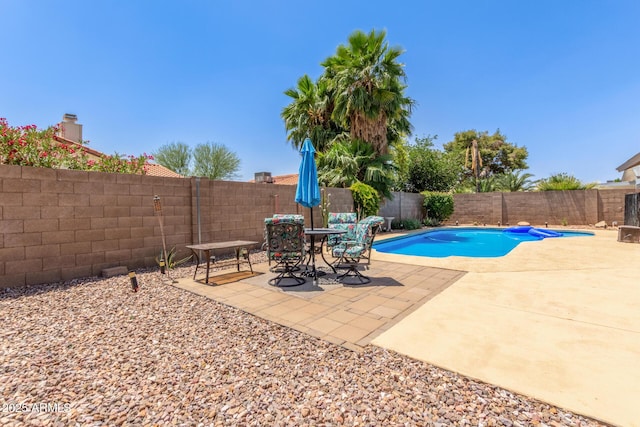 2031 W Gila Ln, Chandler, AZ 85224 - view of pool featuring a patio and a fenced backyard