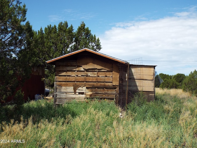 view of outdoor structure