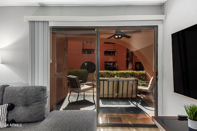 sunroom / solarium with ceiling fan