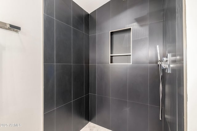 1338 E Granada Rd, Phoenix, AZ 85006 - full bathroom featuring tiled shower