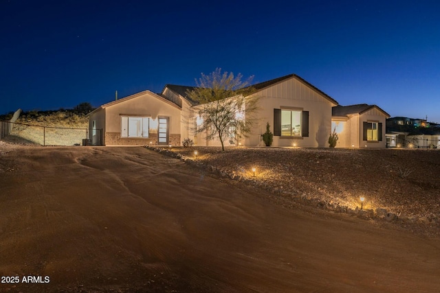 view of front of property