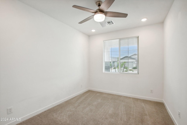 unfurnished room with carpet flooring and ceiling fan