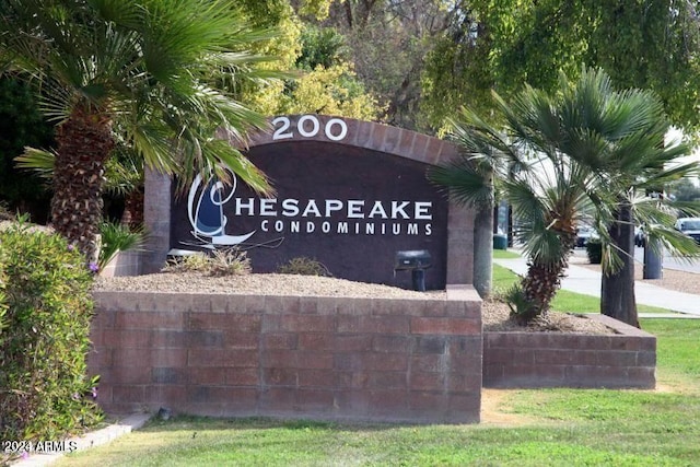 community / neighborhood sign with a lawn