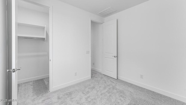 unfurnished bedroom featuring carpet flooring, baseboards, and a closet