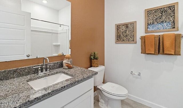 full bath with a shower, baseboards, vanity, and toilet