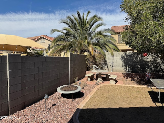 view of yard featuring a fenced backyard and an outdoor fire pit