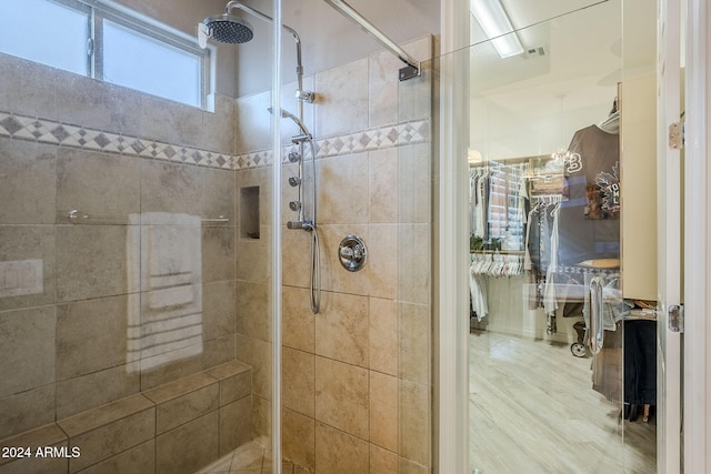 bathroom featuring tiled shower