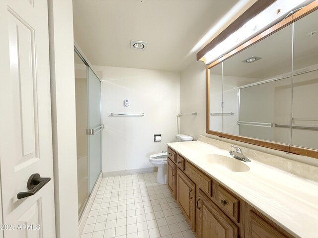 10330 W Thunderbird Blvd Unit C304, Sun City, AZ 85351 - full bathroom featuring baseboards, a shower with shower door, toilet, and vanity