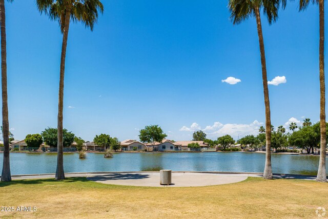11101 W Wilshire Dr, Avondale, AZ 85392 - water view