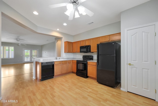 kitchen with light hardwood / wood-style flooring, black appliances, kitchen peninsula, sink, and ceiling fan