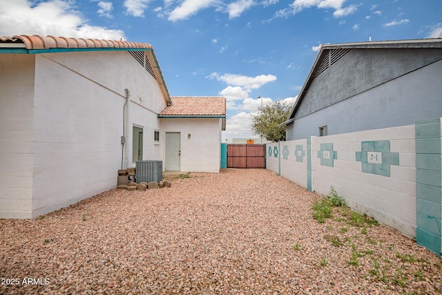 10215 W Missouri Ave, Glendale, AZ 85307 - view of yard with fence and central AC unit