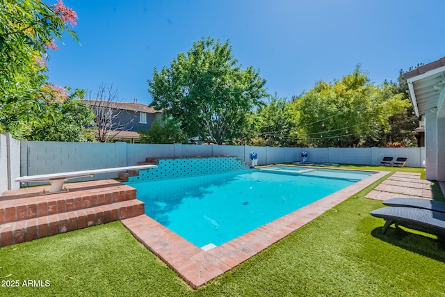 view of swimming pool