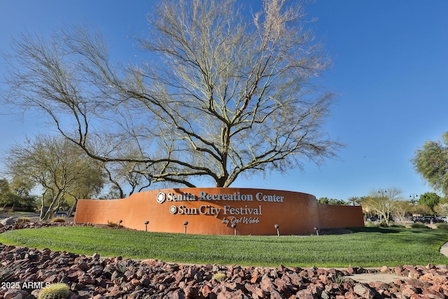 community sign featuring a lawn