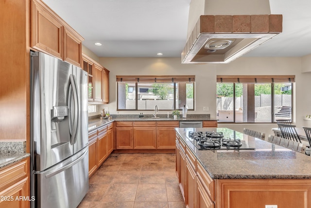 7524 E Leland Cir, Mesa, AZ 85207 - kitchen featuring stainless steel appliances, a sink, dark stone counters, a center island, and recessed lighting