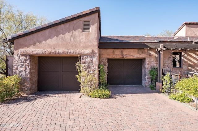 view of front of property featuring a garage