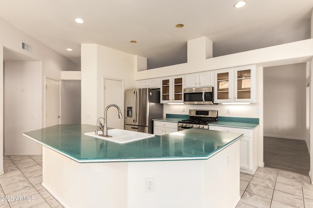 22319 N Desperado Dr, Sun City West, AZ 85375 - kitchen featuring white cabinets, visible vents, dark countertops, a sink, and stainless steel appliances