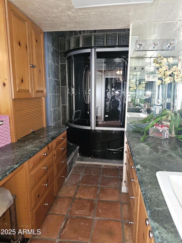 15240 N 51st St, Scottsdale, AZ 85254 - full bath featuring double vanity and a sink