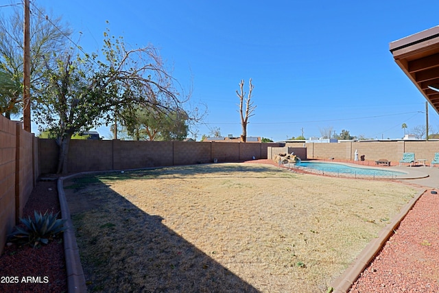 view of yard featuring a fenced in pool