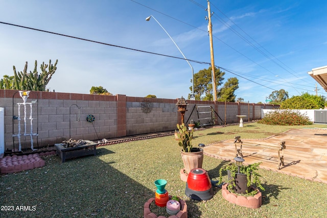 view of yard featuring a patio area