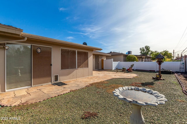 view of yard featuring a patio area