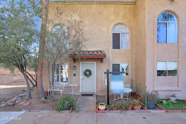 view of front of home featuring a patio