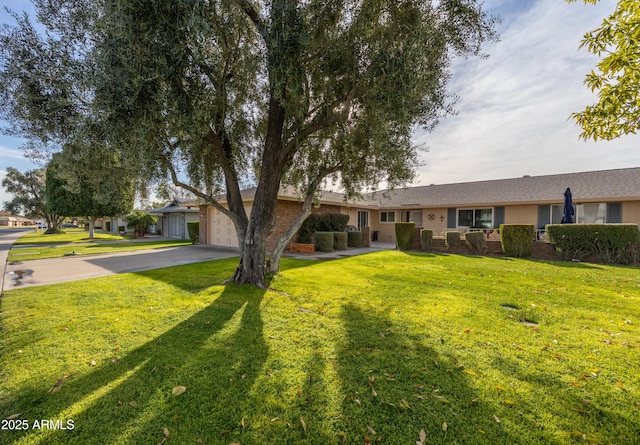 ranch-style home featuring a front lawn and a garage