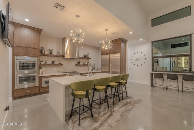 kitchen featuring sink, appliances with stainless steel finishes, a notable chandelier, pendant lighting, and decorative backsplash