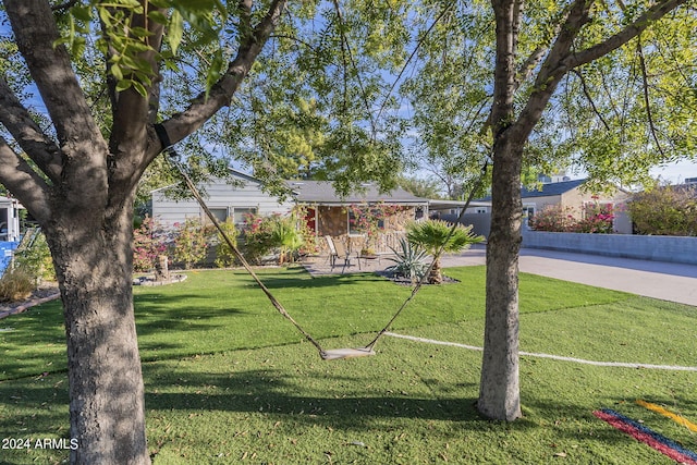 view of front of property with a front lawn