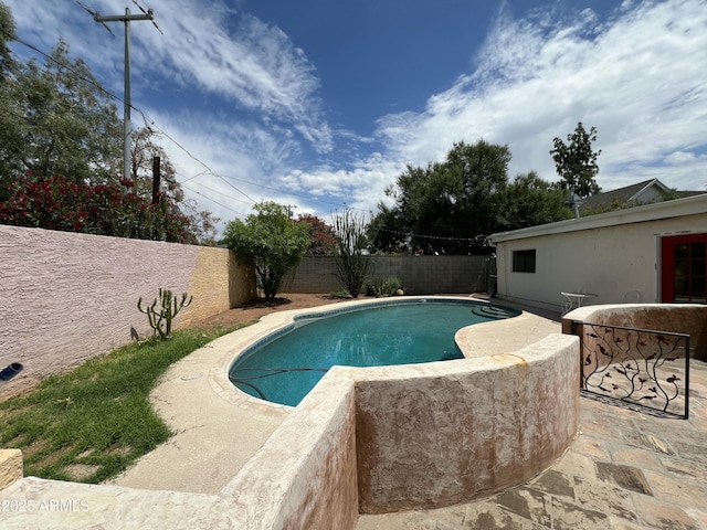 1618 W Vernon Ave, Phoenix, AZ 85007 - view of pool featuring a fenced backyard and a patio area