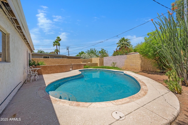1618 W Vernon Ave, Phoenix, AZ 85007 - view of swimming pool featuring a fenced backyard and a patio area