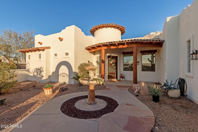 view of front of house featuring a patio