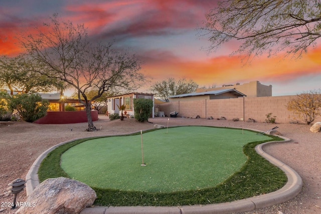 view of yard at dusk