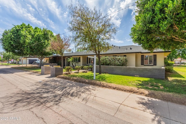 2938 N 18th Ave, Phoenix, AZ 85015 - single story home with a front yard