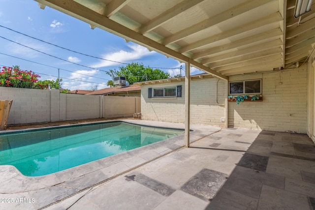 2938 N 18th Ave, Phoenix, AZ 85015 - view of pool with a fenced backyard and a patio area