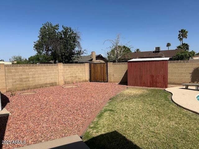 3242 W Christy Dr, Phoenix, AZ 85029 - view of yard featuring a fenced backyard and a gate