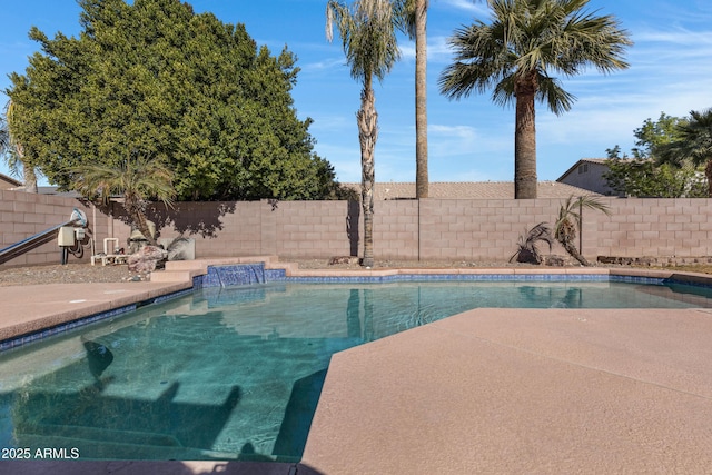 view of swimming pool