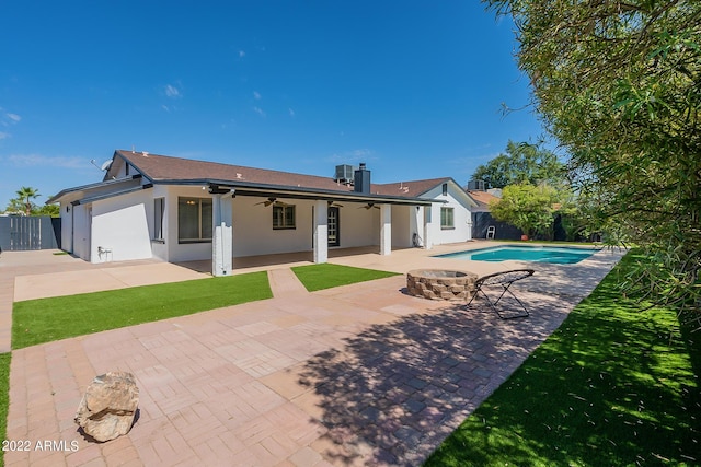 back of property with a patio area, stucco siding, a ceiling fan, and fence