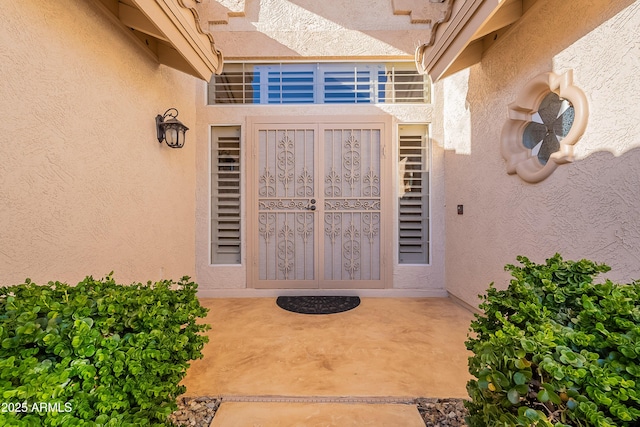 entrance to property featuring a patio area