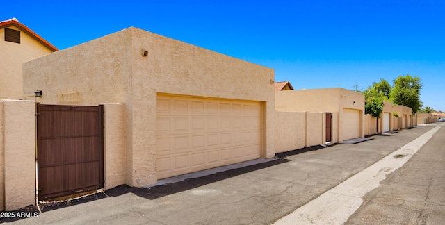 1910 E Citation Ln, Tempe, AZ 85284 - garage featuring a gate