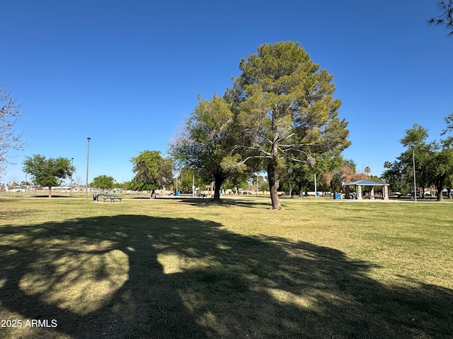 1712 E Manhatton Dr, Tempe, AZ 85282 - view of home's community featuring a gazebo and a yard